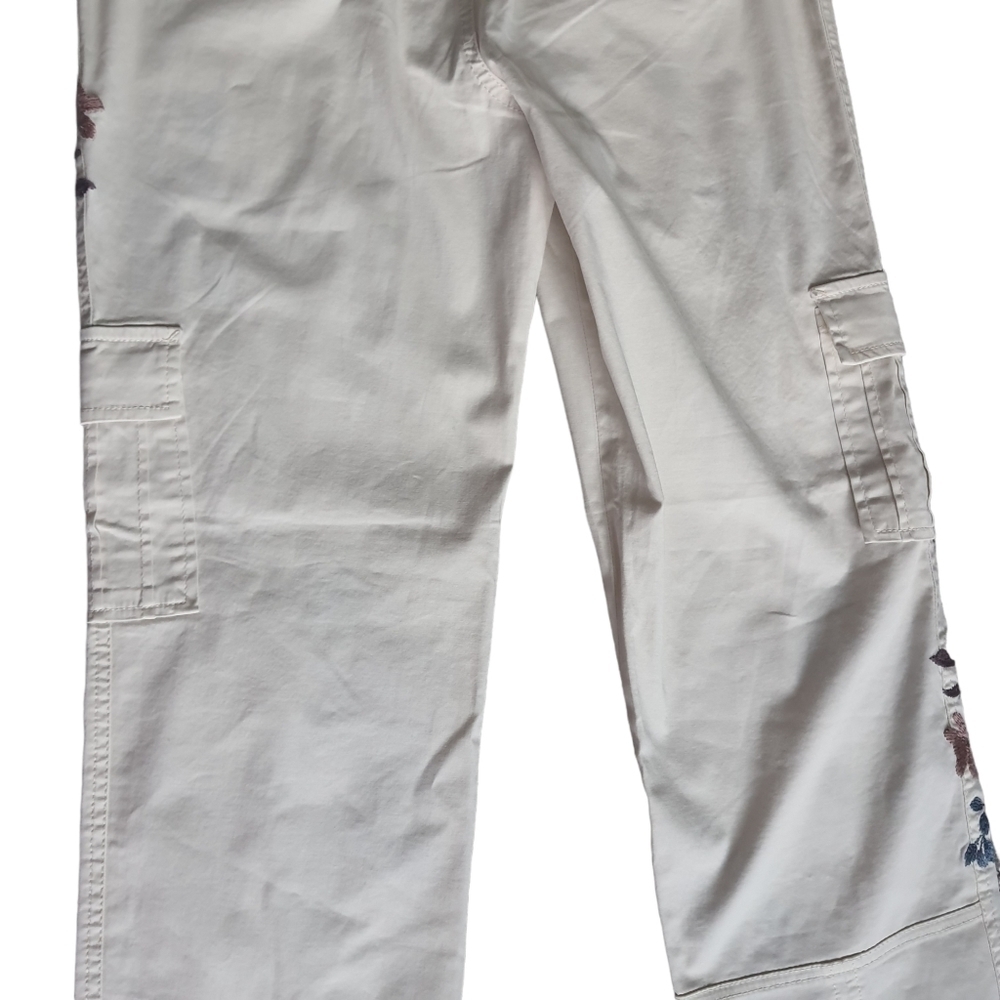 Sundance Embroidered Floral Cargo Pants Womens Size 2 Cream Spring Straight Leg - Picture 7 of 16